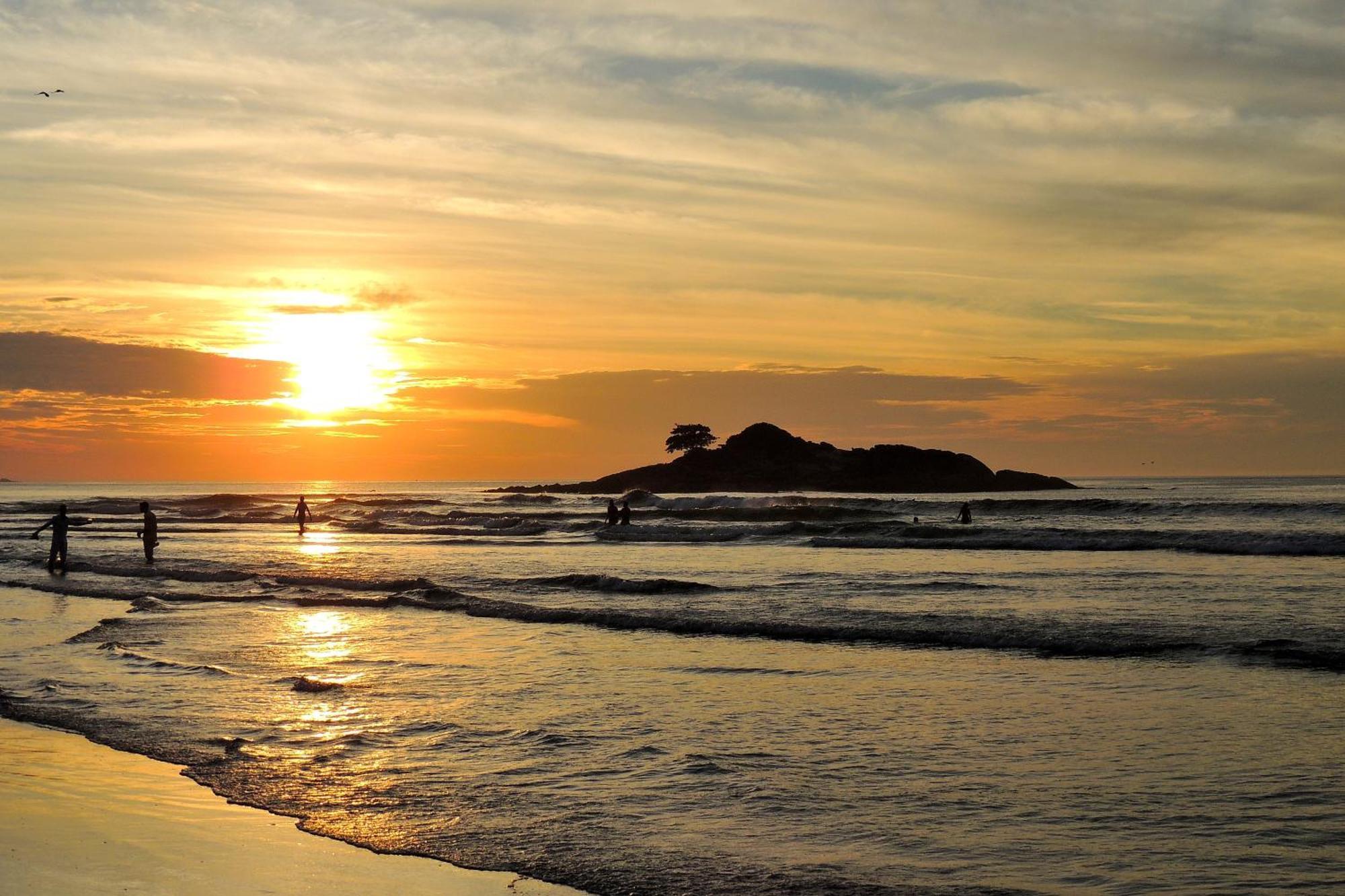 Flat Pitangueiras Boulevard Center Guaruja